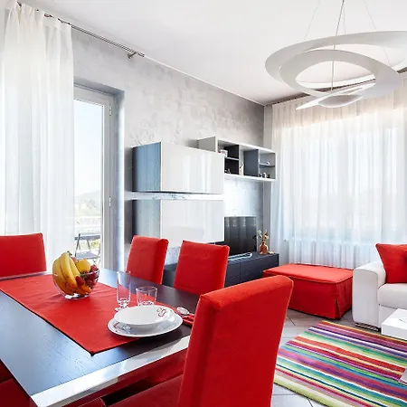 The Red Penthouse - Family With Terrace 2 Bedroom Private Park Apartman Sesto Calende