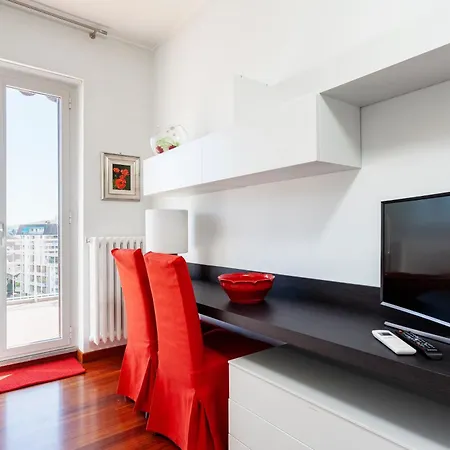 Apartman The Red Penthouse - Family With Terrace 2 Bedroom Private Park Sesto Calende