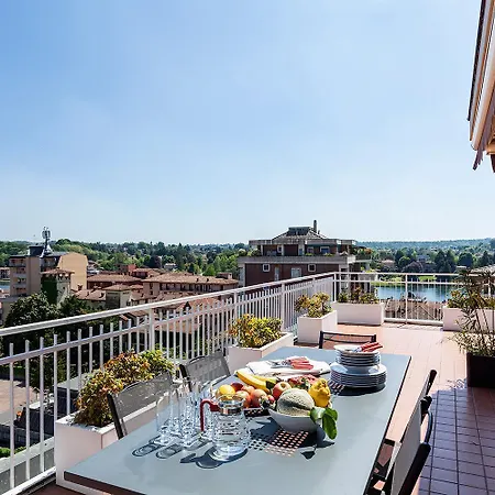 Apartman The Red Penthouse - Family With Terrace 2 Bedroom Private Park Sesto Calende